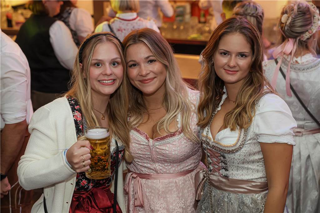 Die 2.000 Karten für das Oktoberfest der Landjugend Kirchhellen und des VfB am 2. Oktober waren schnell ausverkauft. Die Besucher genossen eine tolle Party.