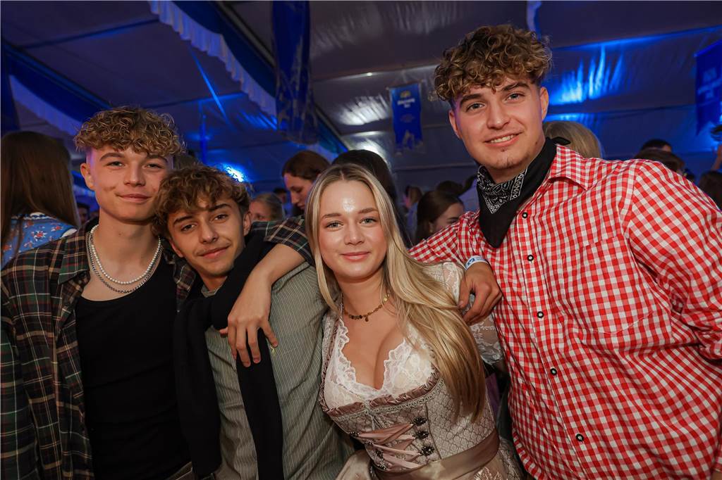 Die 2.000 Karten für das Oktoberfest der Landjugend Kirchhellen und des VfB am 2. Oktober waren schnell ausverkauft. Die Besucher genossen eine tolle Party.