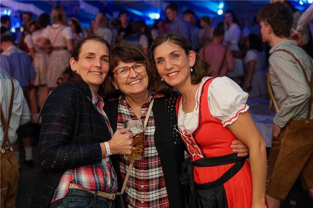 Die 2.000 Karten für das Oktoberfest der Landjugend Kirchhellen und des VfB am 2. Oktober waren schnell ausverkauft. Die Besucher genossen eine tolle Party.