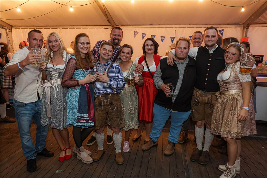 Die 2.000 Karten für das Oktoberfest der Landjugend Kirchhellen und des VfB am 2. Oktober waren schnell ausverkauft. Die Besucher genossen eine tolle Party.