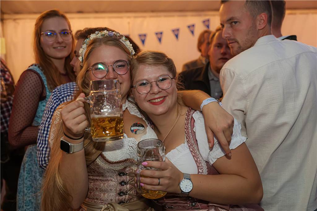 Die 2.000 Karten für das Oktoberfest der Landjugend Kirchhellen und des VfB am 2. Oktober waren schnell ausverkauft. Die Besucher genossen eine tolle Party.