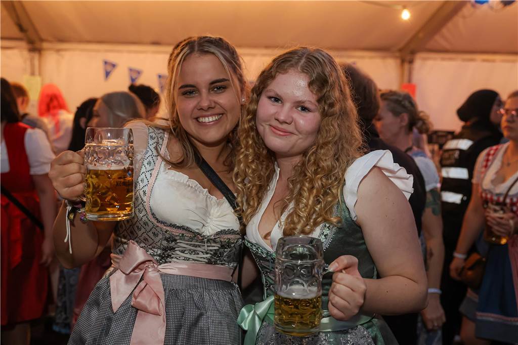Die 2.000 Karten für das Oktoberfest der Landjugend Kirchhellen und des VfB am 2. Oktober waren schnell ausverkauft. Die Besucher genossen eine tolle Party.