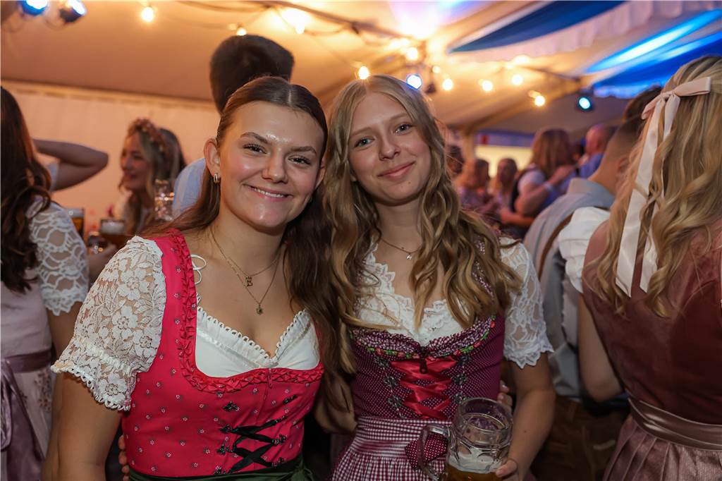 Die 2.000 Karten für das Oktoberfest der Landjugend Kirchhellen und des VfB am 2. Oktober waren schnell ausverkauft. Die Besucher genossen eine tolle Party.