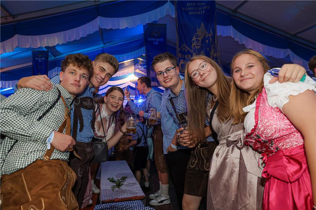 Die 2.000 Karten für das Oktoberfest der Landjugend Kirchhellen und des VfB am 2. Oktober waren schnell ausverkauft. Die Besucher genossen eine tolle Party.