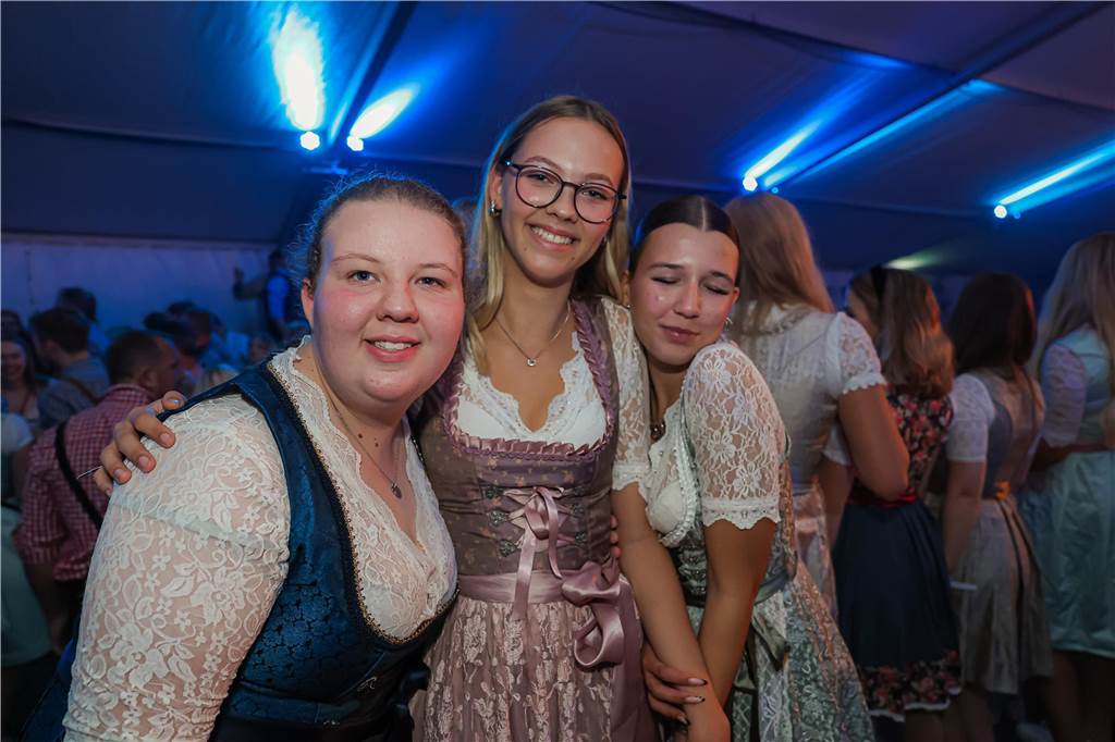 Die 2.000 Karten für das Oktoberfest der Landjugend Kirchhellen und des VfB am 2. Oktober waren schnell ausverkauft. Die Besucher genossen eine tolle Party.