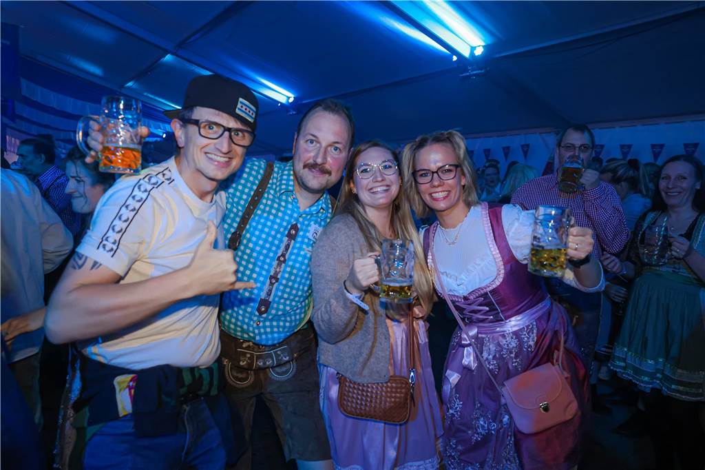 Die 2.000 Karten für das Oktoberfest der Landjugend Kirchhellen und des VfB am 2. Oktober waren schnell ausverkauft. Die Besucher genossen eine tolle Party.