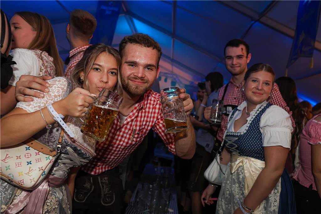 Die 2.000 Karten für das Oktoberfest der Landjugend Kirchhellen und des VfB am 2. Oktober waren schnell ausverkauft. Die Besucher genossen eine tolle Party.