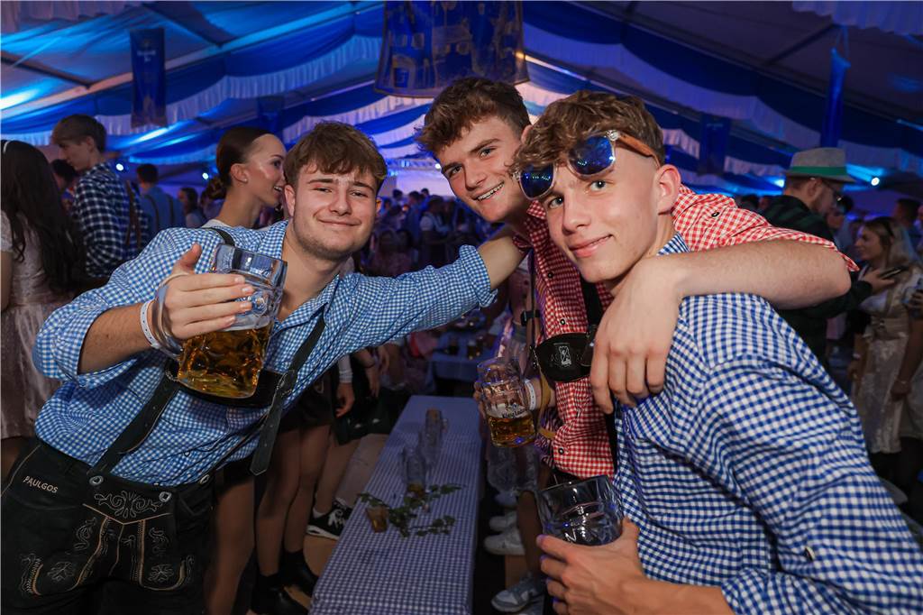 Die 2.000 Karten für das Oktoberfest der Landjugend Kirchhellen und des VfB am 2. Oktober waren schnell ausverkauft. Die Besucher genossen eine tolle Party.
