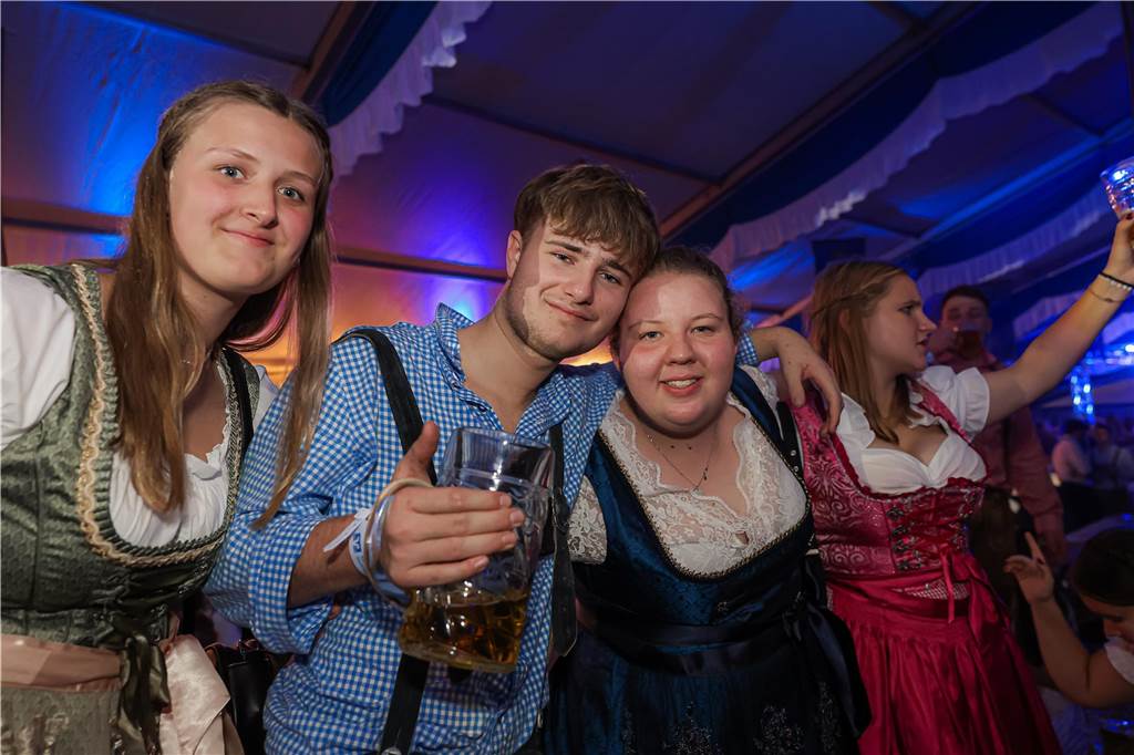 Die 2.000 Karten für das Oktoberfest der Landjugend Kirchhellen und des VfB am 2. Oktober waren schnell ausverkauft. Die Besucher genossen eine tolle Party.