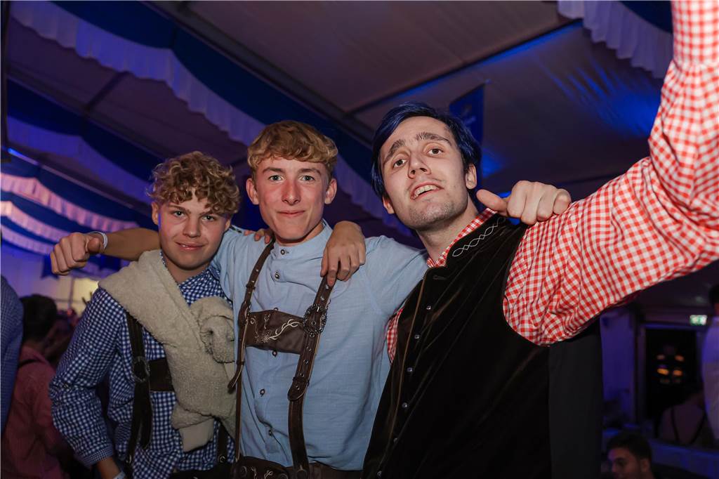 Die 2.000 Karten für das Oktoberfest der Landjugend Kirchhellen und des VfB am 2. Oktober waren schnell ausverkauft. Die Besucher genossen eine tolle Party.