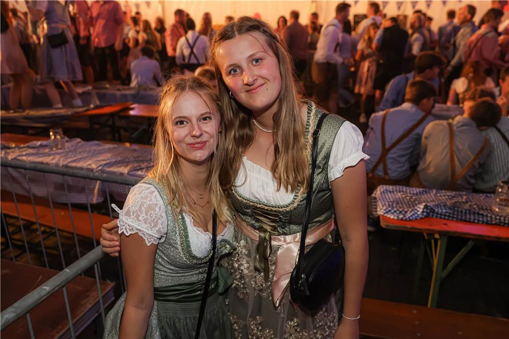 Die 2.000 Karten für das Oktoberfest der Landjugend Kirchhellen und des VfB am 2. Oktober waren schnell ausverkauft. Die Besucher genossen eine tolle Party.