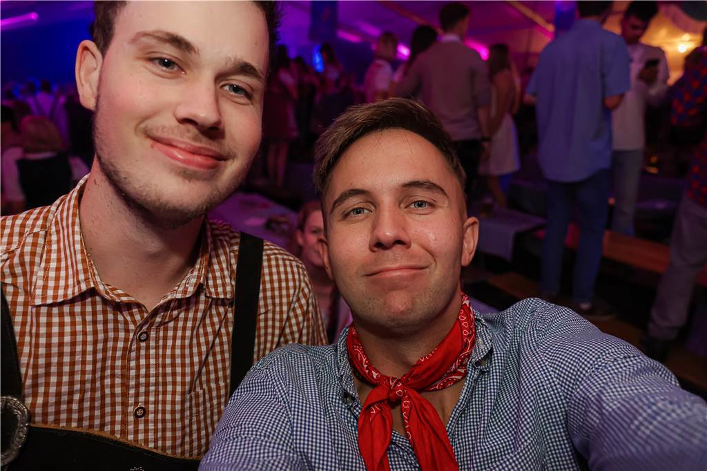 Die 2.000 Karten für das Oktoberfest der Landjugend Kirchhellen und des VfB am 2. Oktober waren schnell ausverkauft. Die Besucher genossen eine tolle Party.