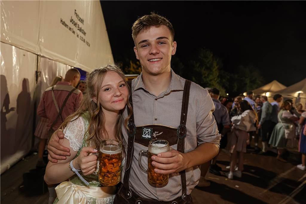 Die 2.000 Karten für das Oktoberfest der Landjugend Kirchhellen und des VfB am 2. Oktober waren schnell ausverkauft. Die Besucher genossen eine tolle Party.