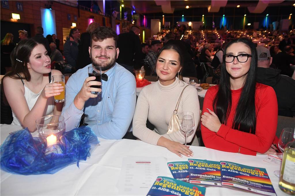 22. Tanz unterm Regenbogen: So bunt war Deutschlands größte Aids-Gala