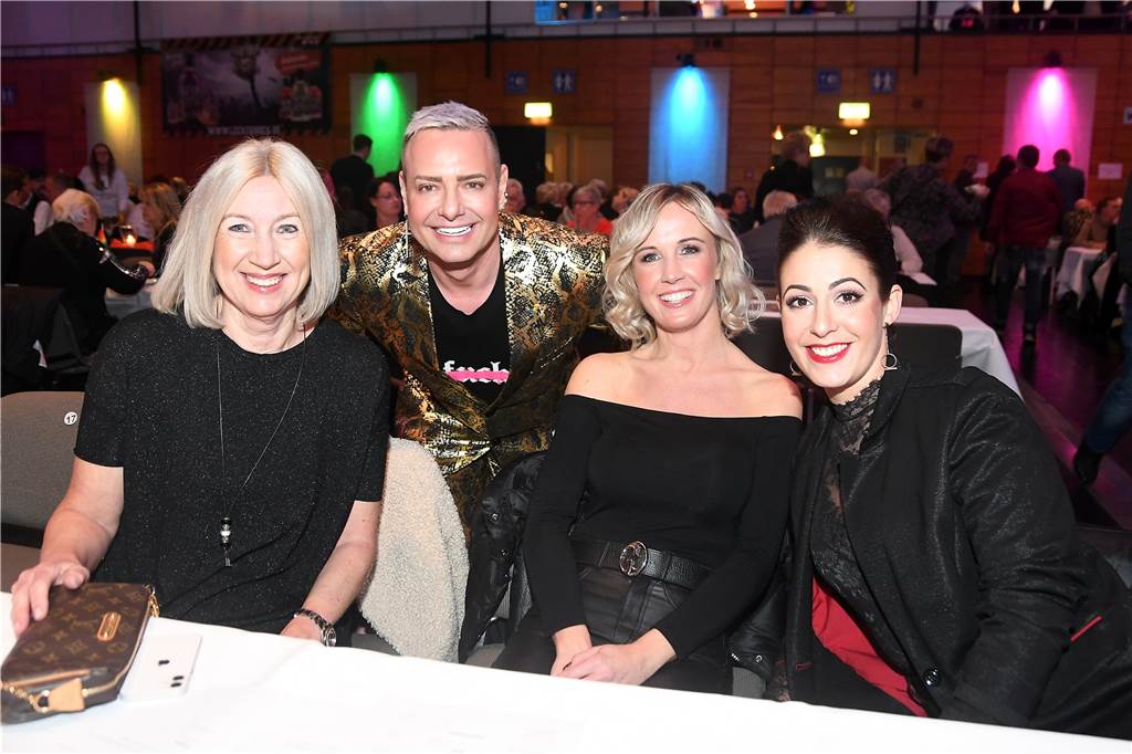 22. Tanz unterm Regenbogen: So bunt war Deutschlands größte Aids-Gala