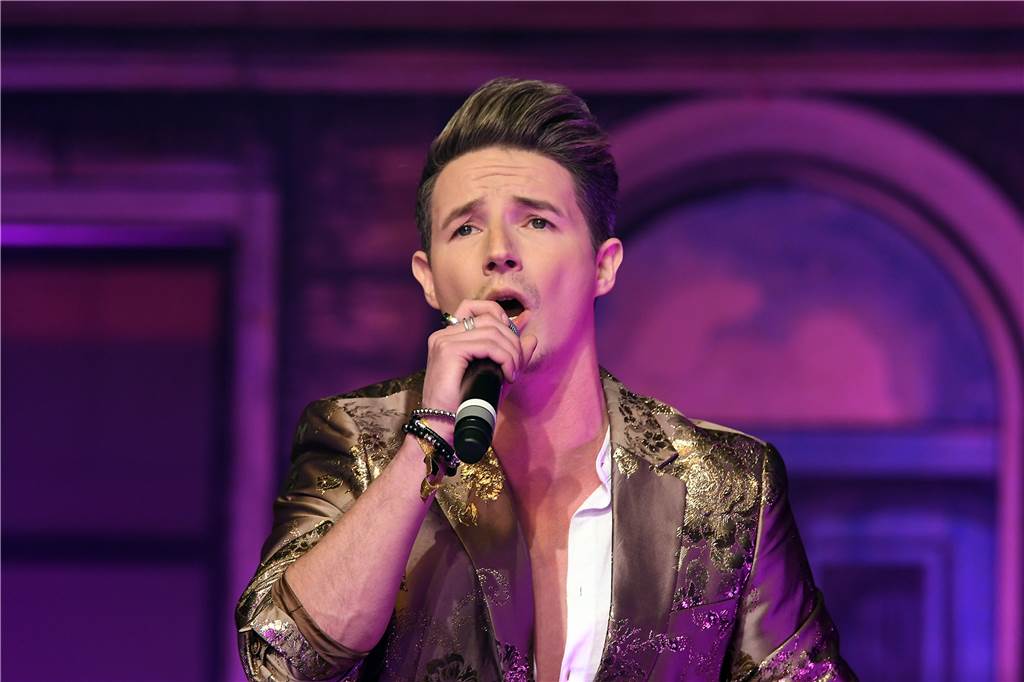 22. Tanz unterm Regenbogen: So bunt war Deutschlands größte Aids-Gala