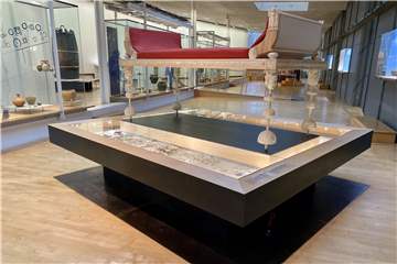 Die 3D-Rekonstruktion einer römischen Kline aus Haltern ist ab sofort dauerhaft in der Ausstellung des LWL-Römermuseums zu sehen.