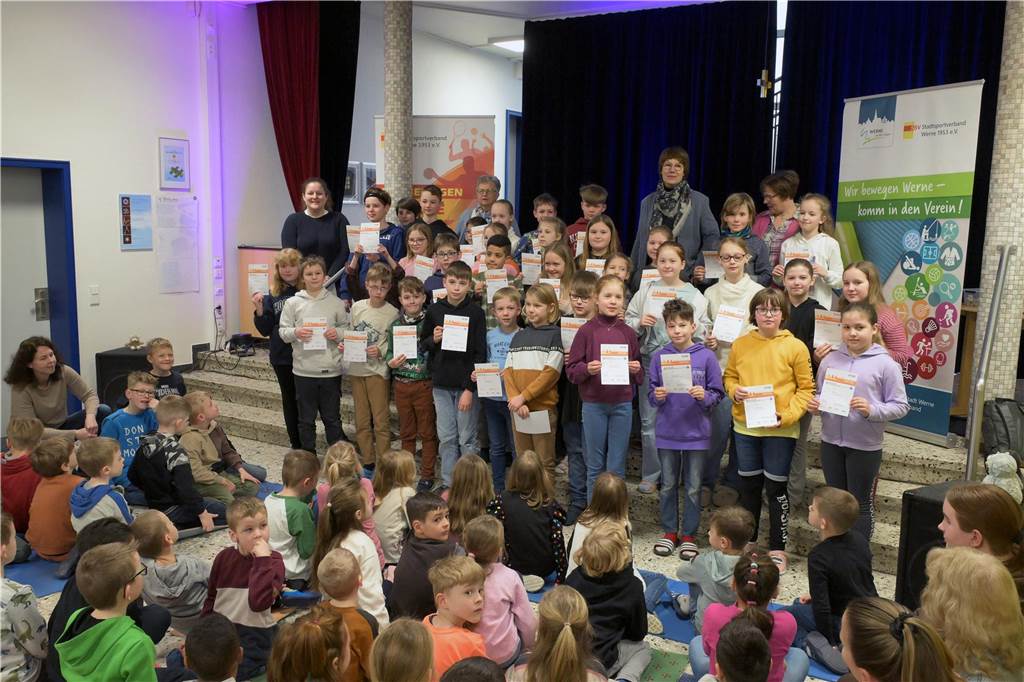 Die 4. Jahrgangsstufe der Kardinal-von-Galen-Schule Stockum.