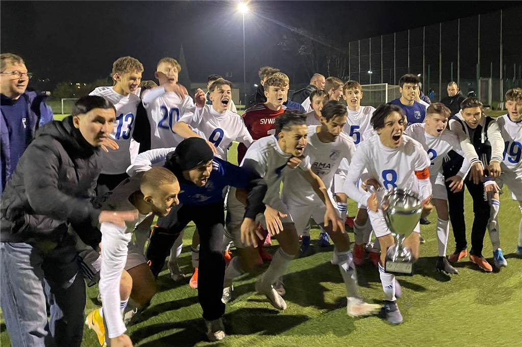 Kreispokal: Wacker-Trainer wurde attackiert - Siegesfeier wird nachgeholt Die A-Junioren des SV Wacker drehten für ihren Jubel ihre Trikots um - die Rückennummern nach vorn.