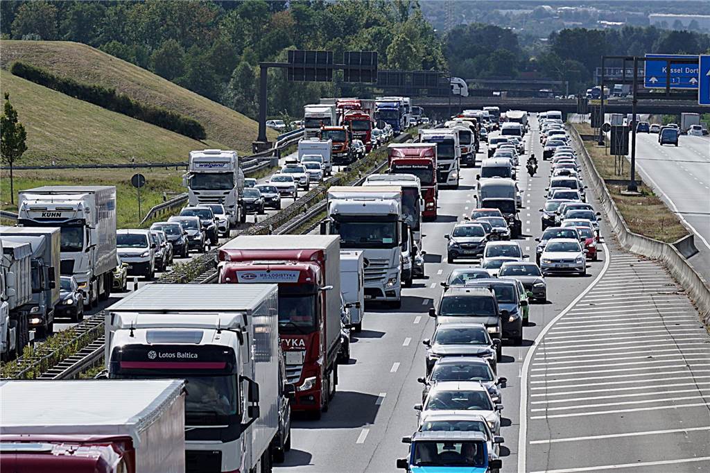 Die A1 in Höhe des Kamener Kreuzes am Freitagmittag.