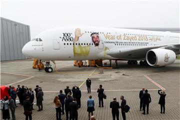 Die A380 ist seit 2007 im Liniendienst und mit Platz für bis zu 853 Fluggäste der größte Passagierjet der Welt. Foto: Christian Charisius