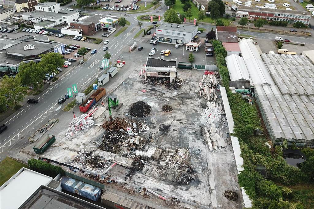 Vom abgebrannten Hagebaumarkt ist fast nichts mehr da: Luftvideo zeigt Abrissarbeiten am Westring