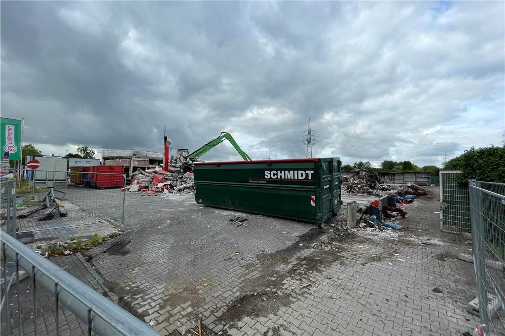 Vom abgebrannten Hagebaumarkt ist fast nichts mehr da: Luftvideo zeigt Abrissarbeiten am Westring