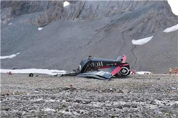 Die Absturzstelle liegt abgelegen in den Bergen Graubündens auf 2500 Metern Höhe. Foto: CANTONAL POLICE OF GRISONS/Keystone