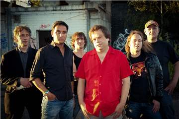 Die AC/DC-Tribute-Band „Live Wire" spielt zur Eröffnung vom „Plattenbau Schermbeck".