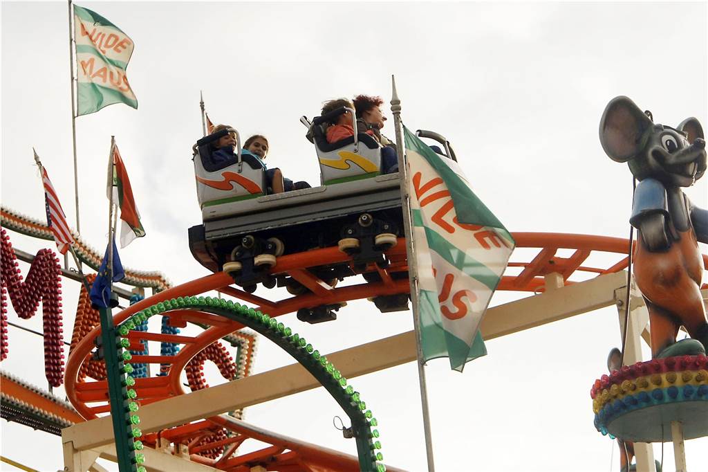 Platz vor Westfalenhallen soll zum Freizeitpark auf Zeit werden Die Achterbahn „Wilde Maus“ könnte Teil eines mobilen Freizeitparks der Dortmunder Schausteller werden.