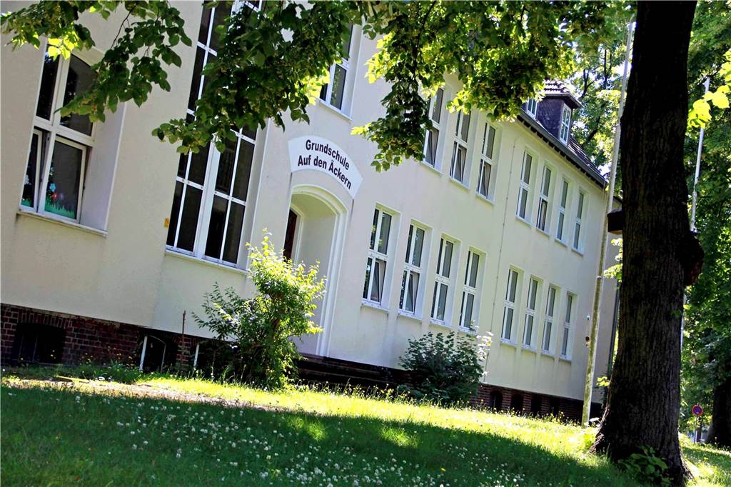 Pachtvertrag ausgelaufen: Muss Tennisclub aus Bork der Äckernschule weichen? Die Äckernschule ist direkter Nachbar des TC Grün-Weiß Bork. Künftig könnte die Schule mehr Platz benötigen.