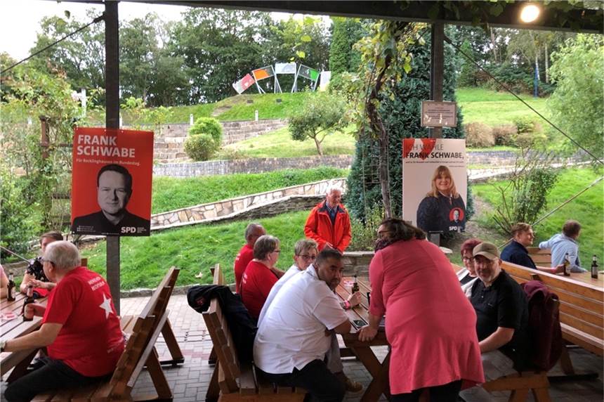 Jetzt im Relive: Die Wahlparty der SPD aus der Agora Die SPD feiert in der Agora in Castrop-Rauxel.