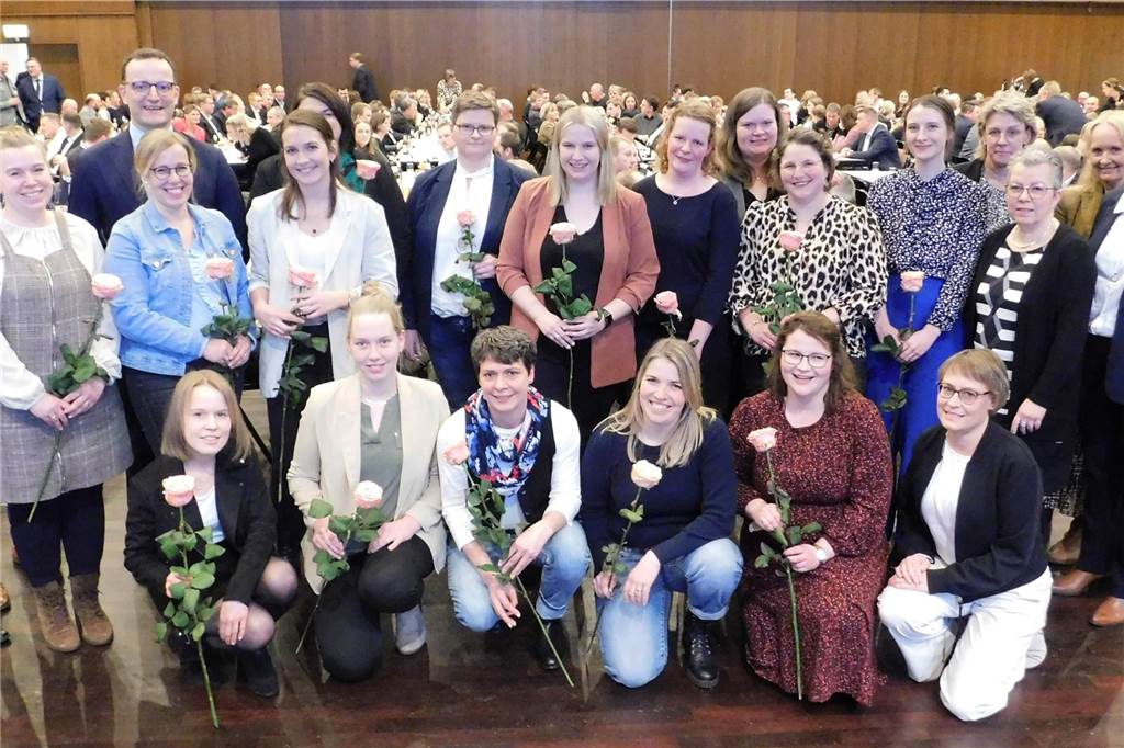 170 Absolventen der Fachschule für Agrarwirtschaft geehrt Die Agrarbürofachfrauen.