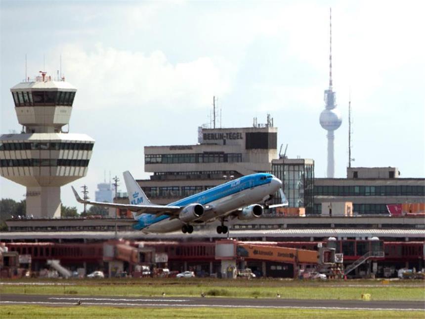 Senator: Tegel wäre nach BER-Eröffnung nicht mehr profitabel Die Airlines müssten viel höhere Landegebühren zahlen, damit Tegel wirtschaftlich bleibt, so Kollatz-Ahnen. Foto: Jörg Carstensen