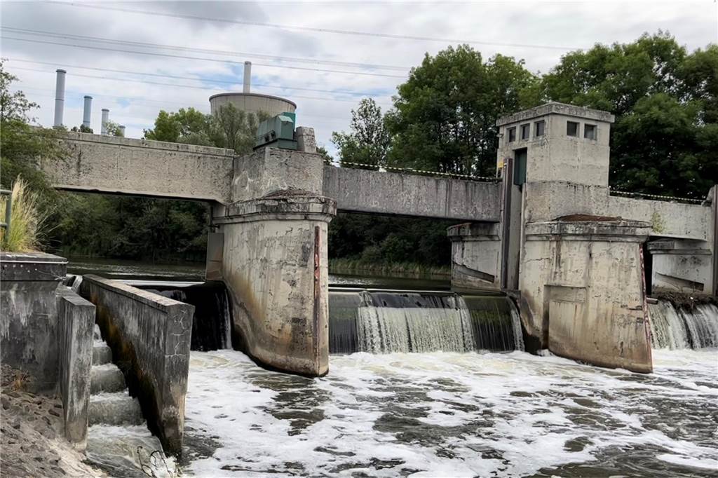 Aktionsbündnis fordert Rückbau des Wasser-Wehrs in Werne-Stockum Die Aktivisten bemängeln das bestehende Wehr als baufällig. Die Fischtreppe (links) verdiene ihren Namen nicht.