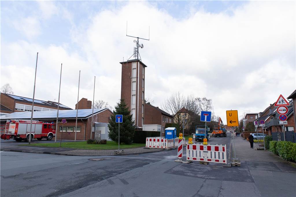 Ruhe um Thematik Feuerwache: Warum ist der Neubau so wichtig? Die aktuelle Baustelle an der Schulstraße behindert zusätzlich den Verkehr an der Feuerwache.