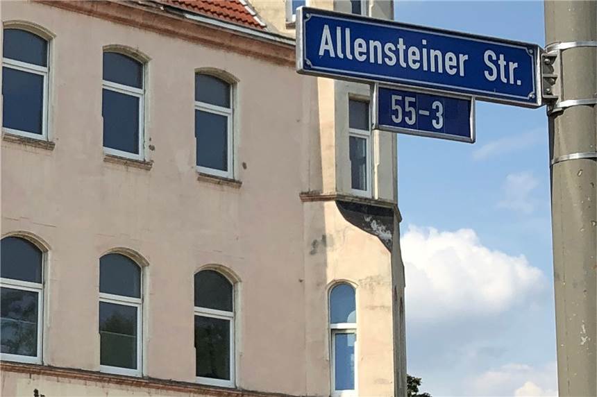 Die Allensteiner Straße verweist wie viele andere Straßennamen in der Nähe auf eine Stadt in Ostpreußen. Heute heißt die Stadt Olsztyn und ist polnisch.