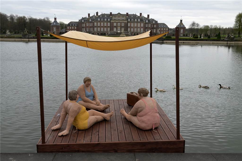 Events am Schloss Nordkirchen: 2023 gibt es Konzerte, Kino und Kühe Die Alltagsmenschen-Ausstellung begeisterte auch im Schlosspark. Weitere Aktionen sind auch für 2023 geplant.