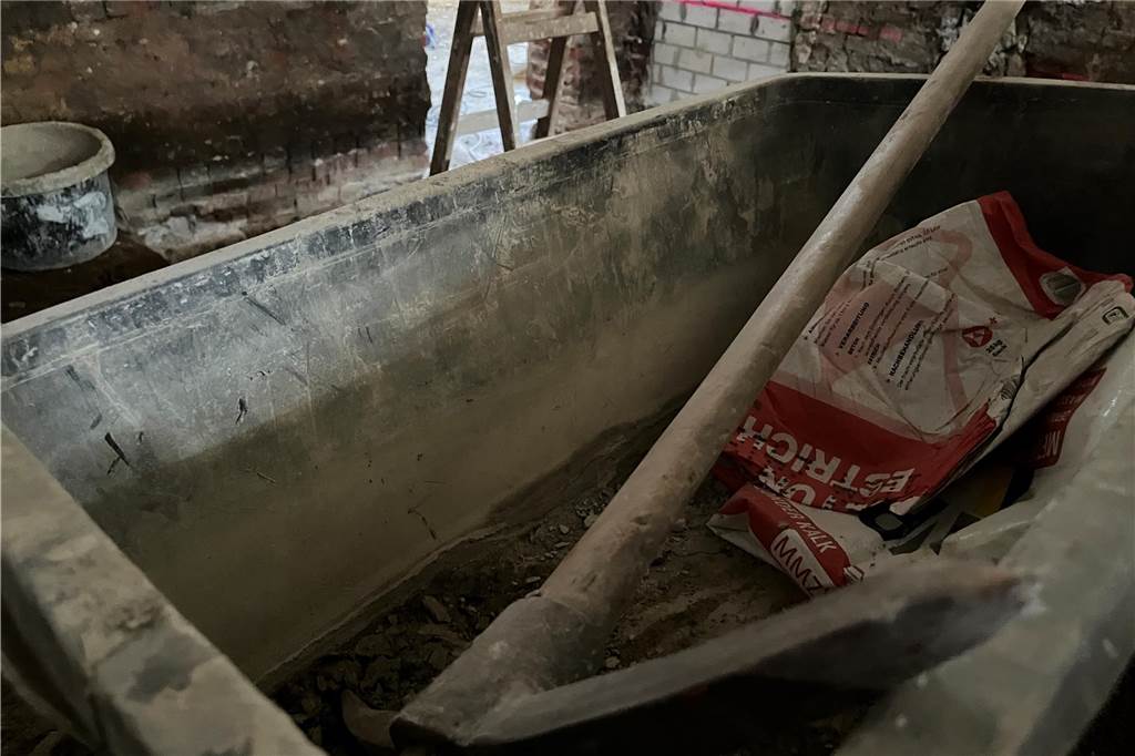 Ehemaliger Lost Place in Selm: So sieht die alte Molkerei von innen aus Die alte Molkerei in Selm wird aktuell entkernt. Mit-Eigentümer Sascha Oestermann führt durch das Gebäude.