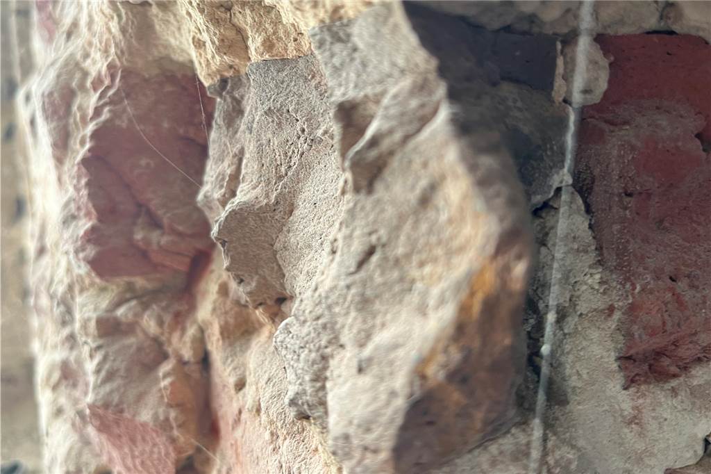 Ehemaliger Lost Place in Selm: So sieht die alte Molkerei von innen aus Die alte Molkerei in Selm wird aktuell entkernt. Mit-Eigentümer Sascha Oestermann führt durch das Gebäude.