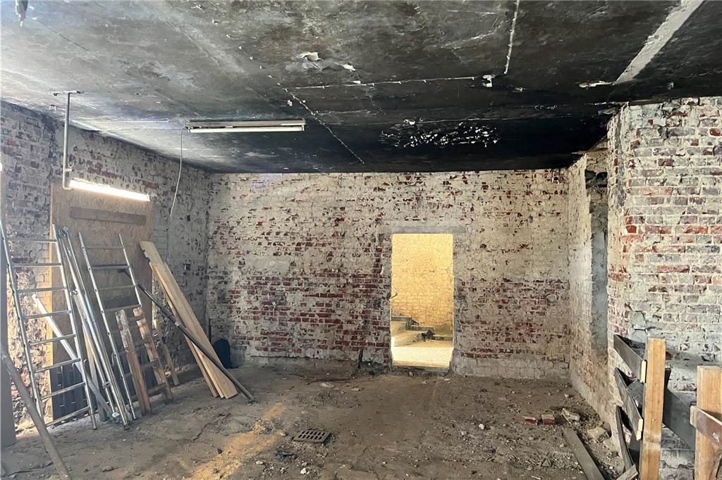 Ehemaliger Lost Place in Selm: So sieht die alte Molkerei von innen aus Die alte Molkerei in Selm wird aktuell entkernt. Mit-Eigentümer Sascha Oestermann führt durch das Gebäude.