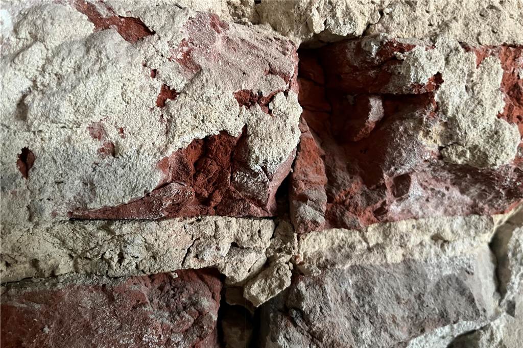 Ehemaliger Lost Place in Selm: So sieht die alte Molkerei von innen aus Die alte Molkerei in Selm wird aktuell entkernt. Mit-Eigentümer Sascha Oestermann führt durch das Gebäude.