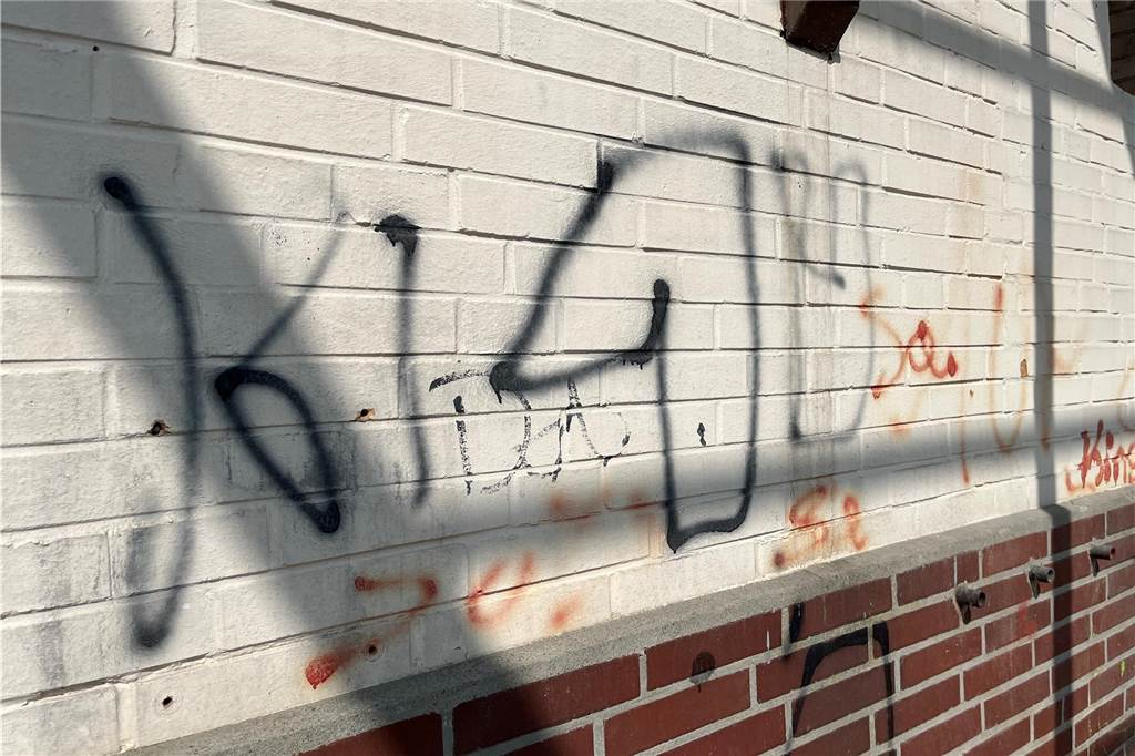Ehemaliger Lost Place in Selm: So sieht die alte Molkerei von innen aus Die alte Molkerei in Selm wird aktuell entkernt. Mit-Eigentümer Sascha Oestermann führt durch das Gebäude.