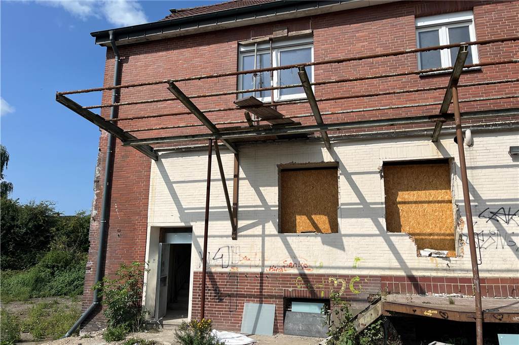 Ehemaliger Lost Place in Selm: So sieht die alte Molkerei von innen aus Die alte Molkerei in Selm wird aktuell entkernt. Mit-Eigentümer Sascha Oestermann führt durch das Gebäude.