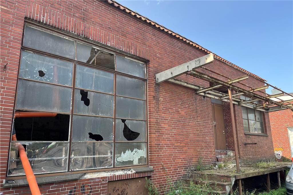 Ehemaliger Lost Place in Selm: So sieht die alte Molkerei von innen aus Die alte Molkerei in Selm wird aktuell entkernt. Mit-Eigentümer Sascha Oestermann führt durch das Gebäude.