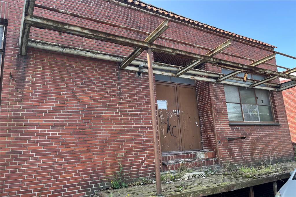 Ehemaliger Lost Place in Selm: So sieht die alte Molkerei von innen aus Die alte Molkerei in Selm wird aktuell entkernt. Mit-Eigentümer Sascha Oestermann führt durch das Gebäude.