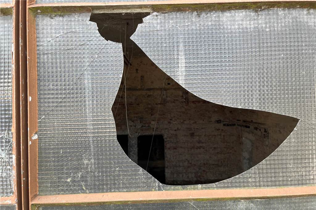 Ehemaliger Lost Place in Selm: So sieht die alte Molkerei von innen aus Die alte Molkerei in Selm wird aktuell entkernt. Mit-Eigentümer Sascha Oestermann führt durch das Gebäude.