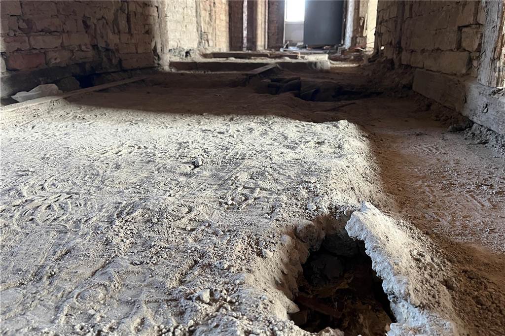 Ehemaliger Lost Place in Selm: So sieht die alte Molkerei von innen aus Die alte Molkerei in Selm wird aktuell entkernt. Mit-Eigentümer Sascha Oestermann führt durch das Gebäude.