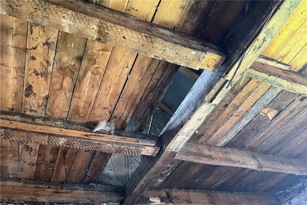 Ehemaliger Lost Place in Selm: So sieht die alte Molkerei von innen aus Die alte Molkerei in Selm wird aktuell entkernt. Mit-Eigentümer Sascha Oestermann führt durch das Gebäude.