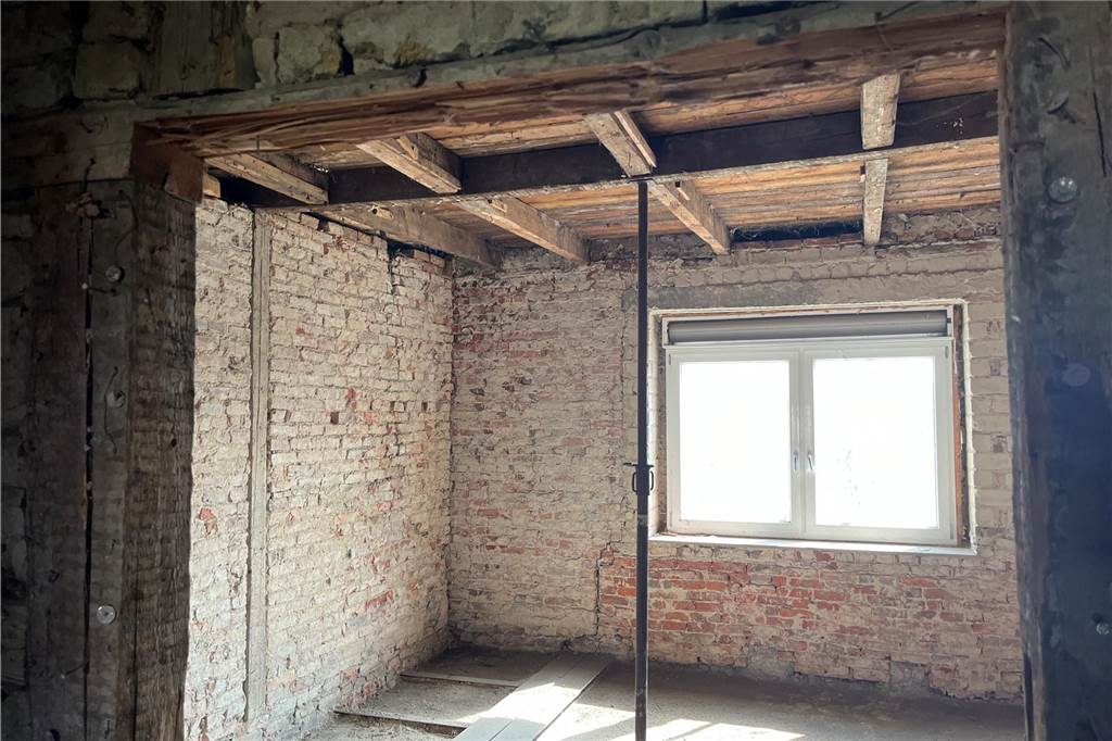 Ehemaliger Lost Place in Selm: So sieht die alte Molkerei von innen aus Die alte Molkerei in Selm wird aktuell entkernt. Mit-Eigentümer Sascha Oestermann führt durch das Gebäude.